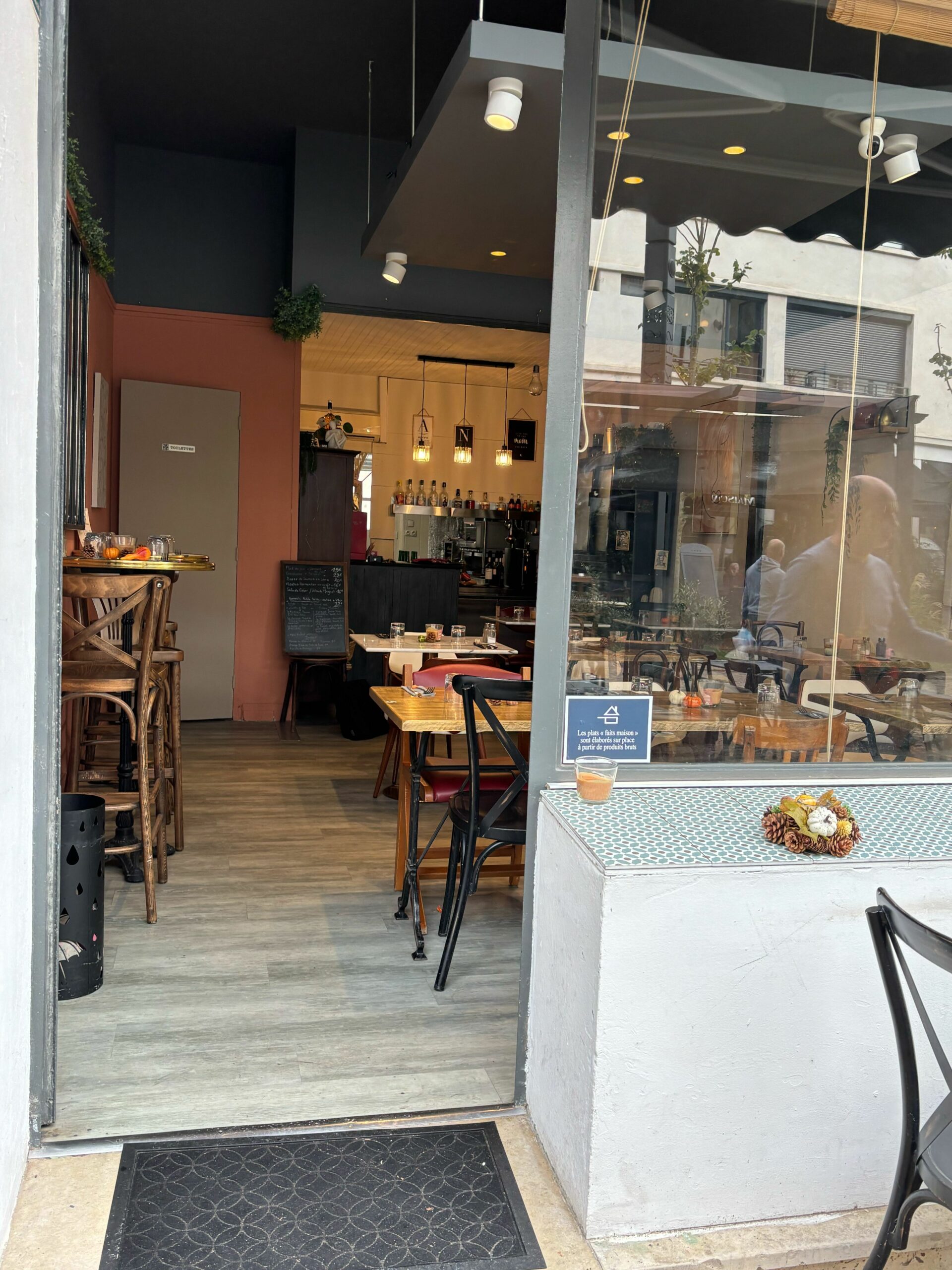 La petite table