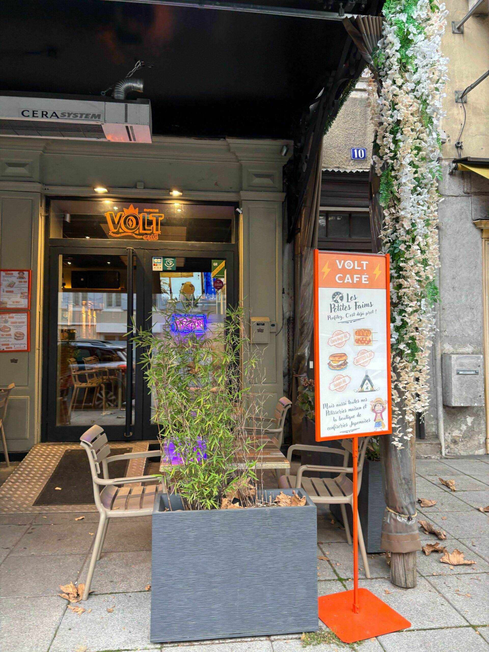 Volt Café