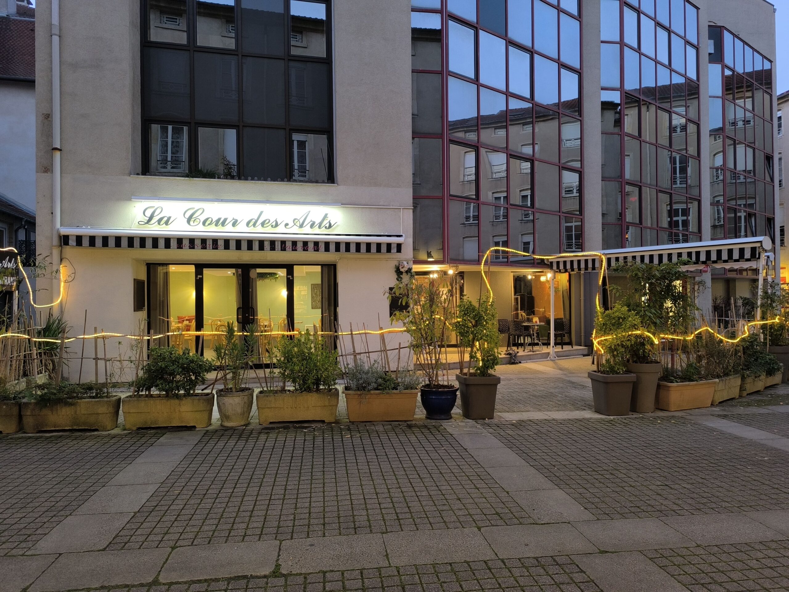 La Cour Des Arts