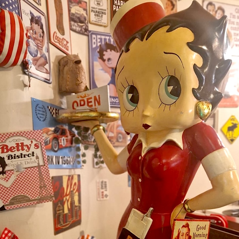 Betty's Resto by House cookies
