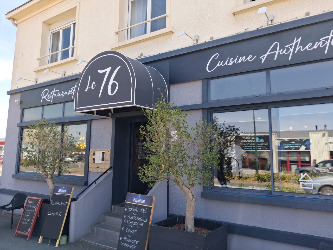 Le 76 Restaurant