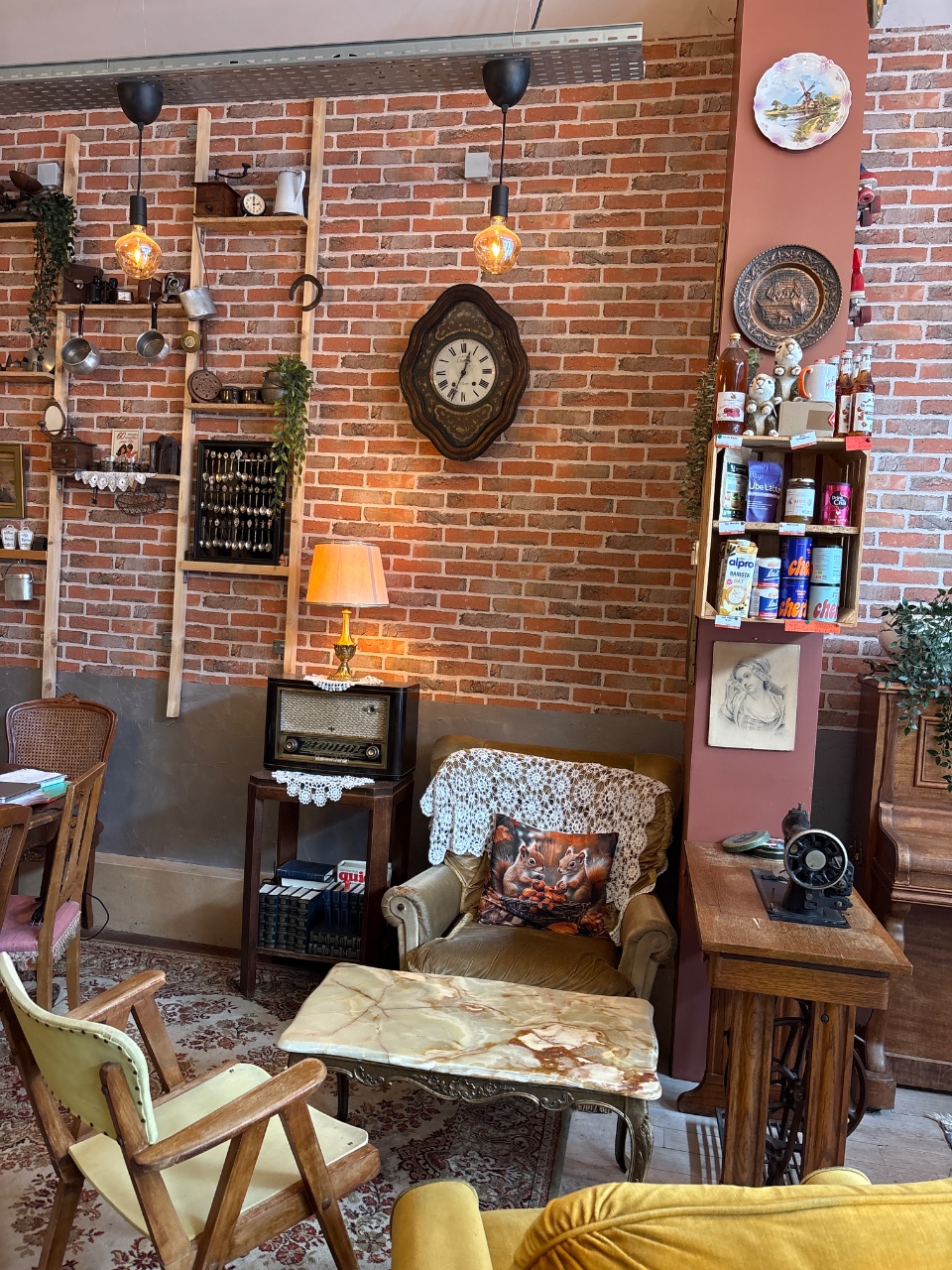 La Mezzanine Coffee Shop