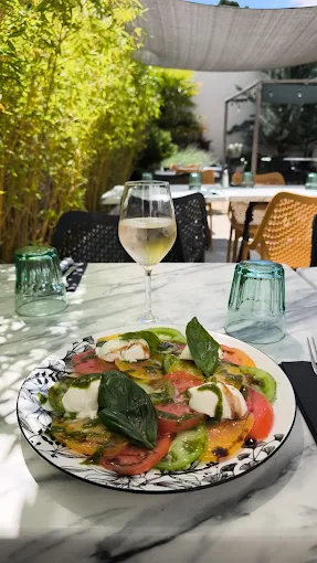 Le 76 Restaurant